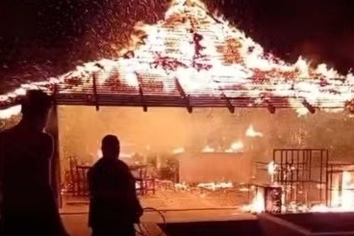 Grande incêndio atinge residência na Bahia