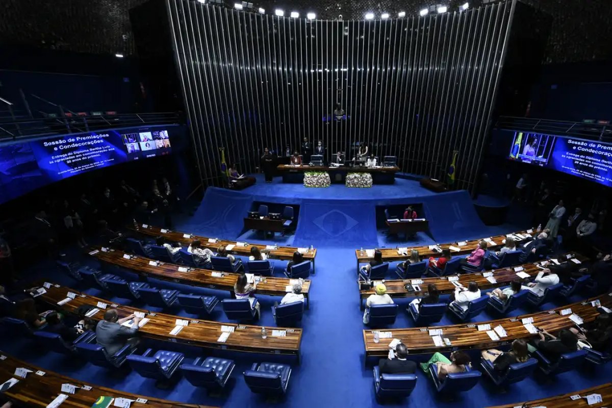 Senado analisa projeto que aumenta pena para crimes durante 'saidinha' temporária