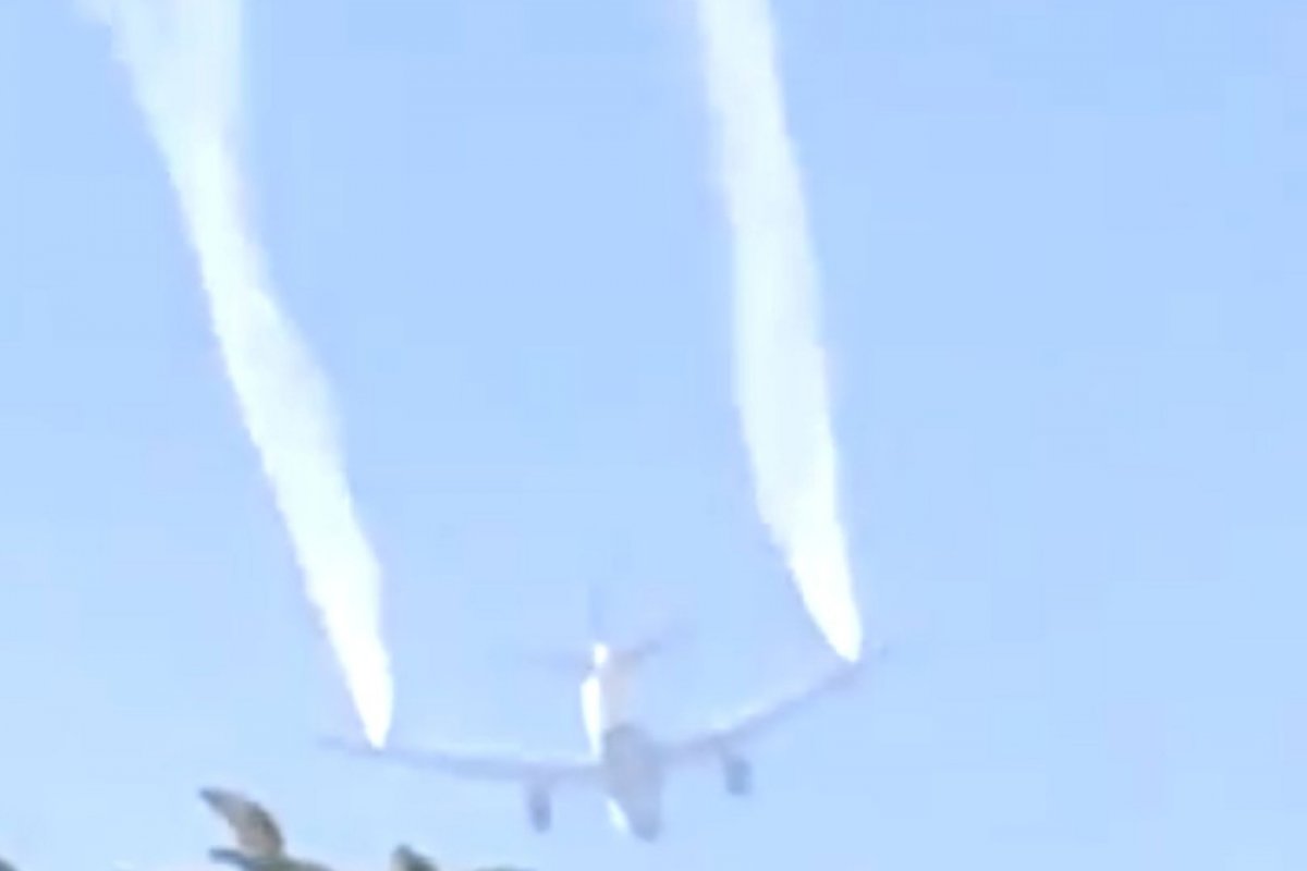 Combustível vazado de avião atinge playground de escola nos EUA