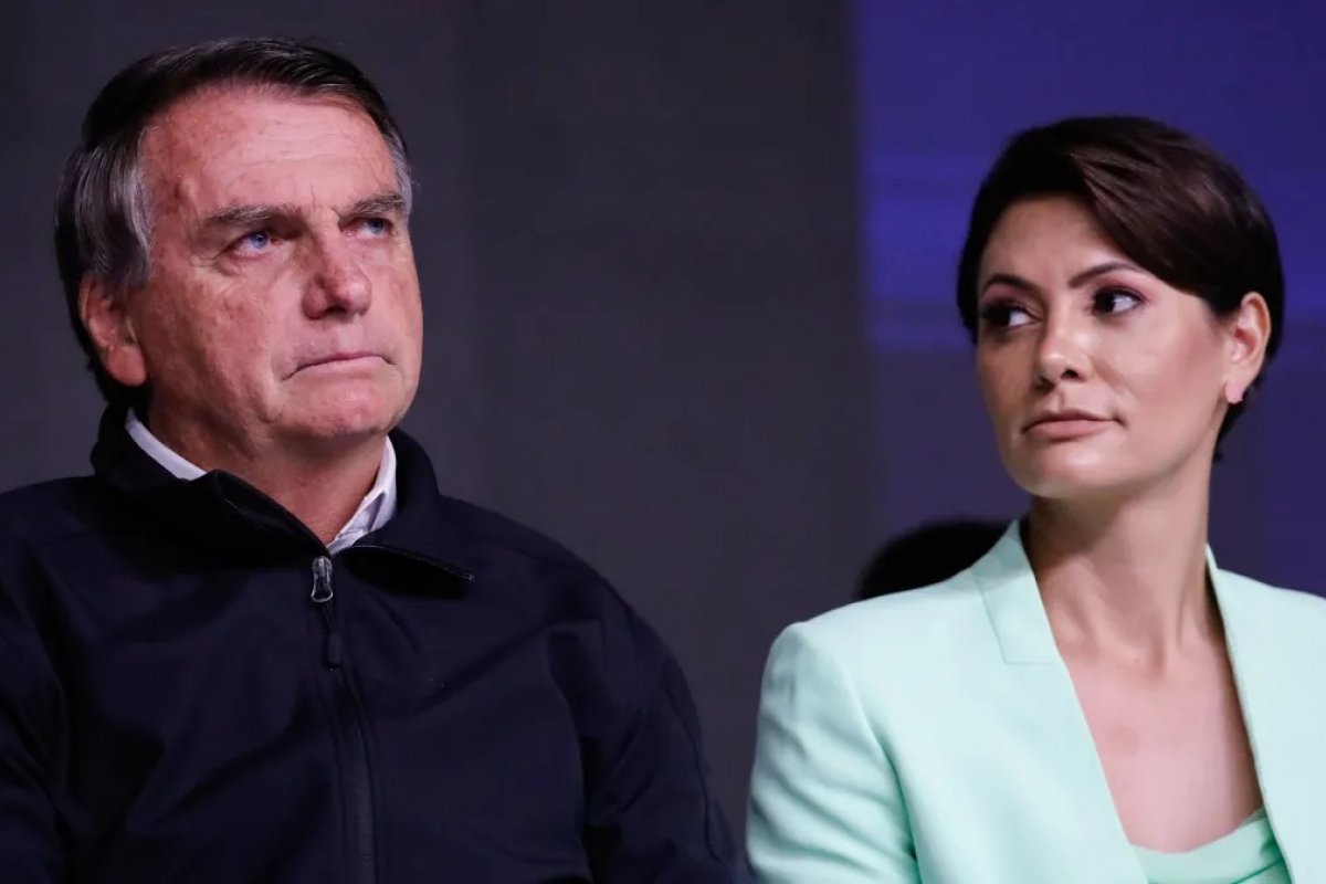 Justiça nega ação de Bolsonaro e Michelle contra Lula por suposto sumiço de móveis