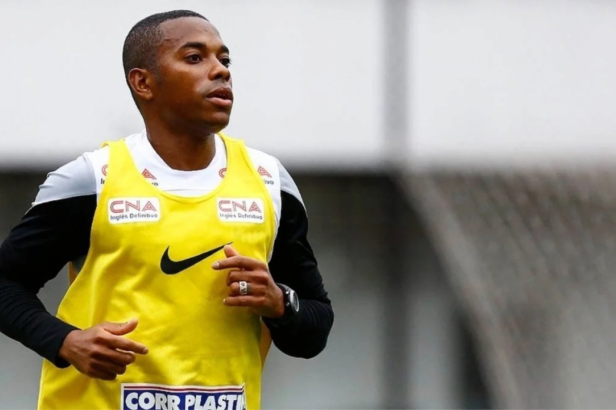 Defesa de Robinho envia novo recurso ao STF por liberdade