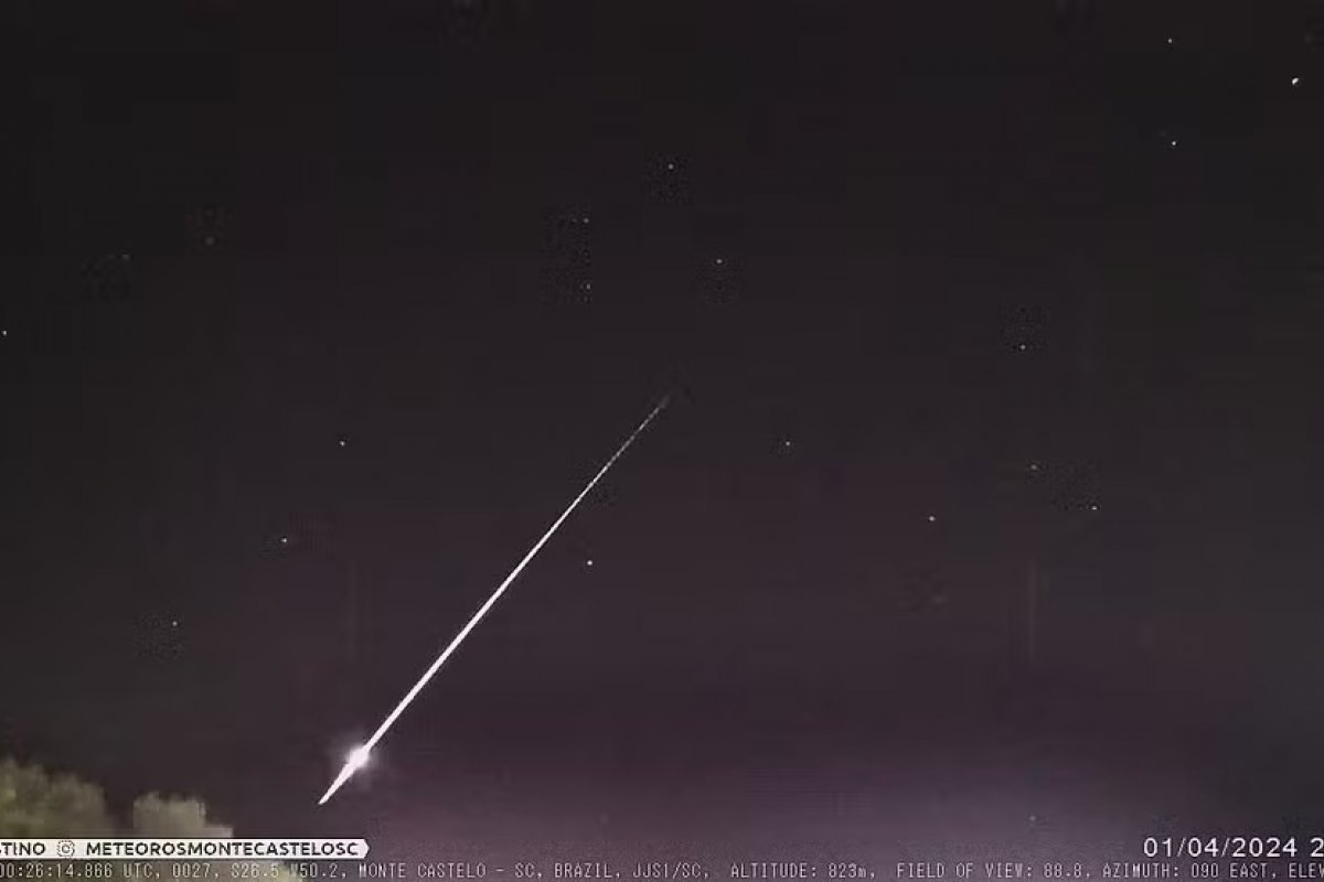 Estrela cadente explode ao cruzar o céu de Santa Catarina