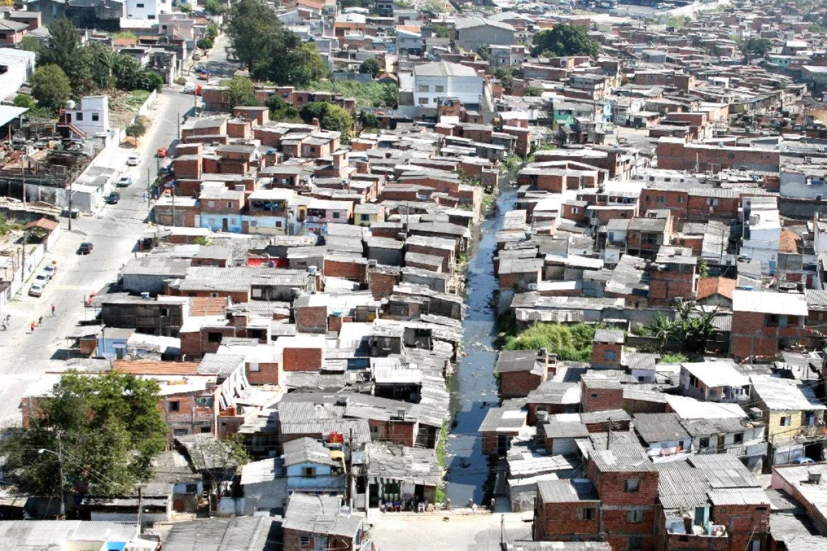 Brasil precisa investir quase R$ 2 trilhões até 2033 para dar fim no déficit habitacional, diz estudo