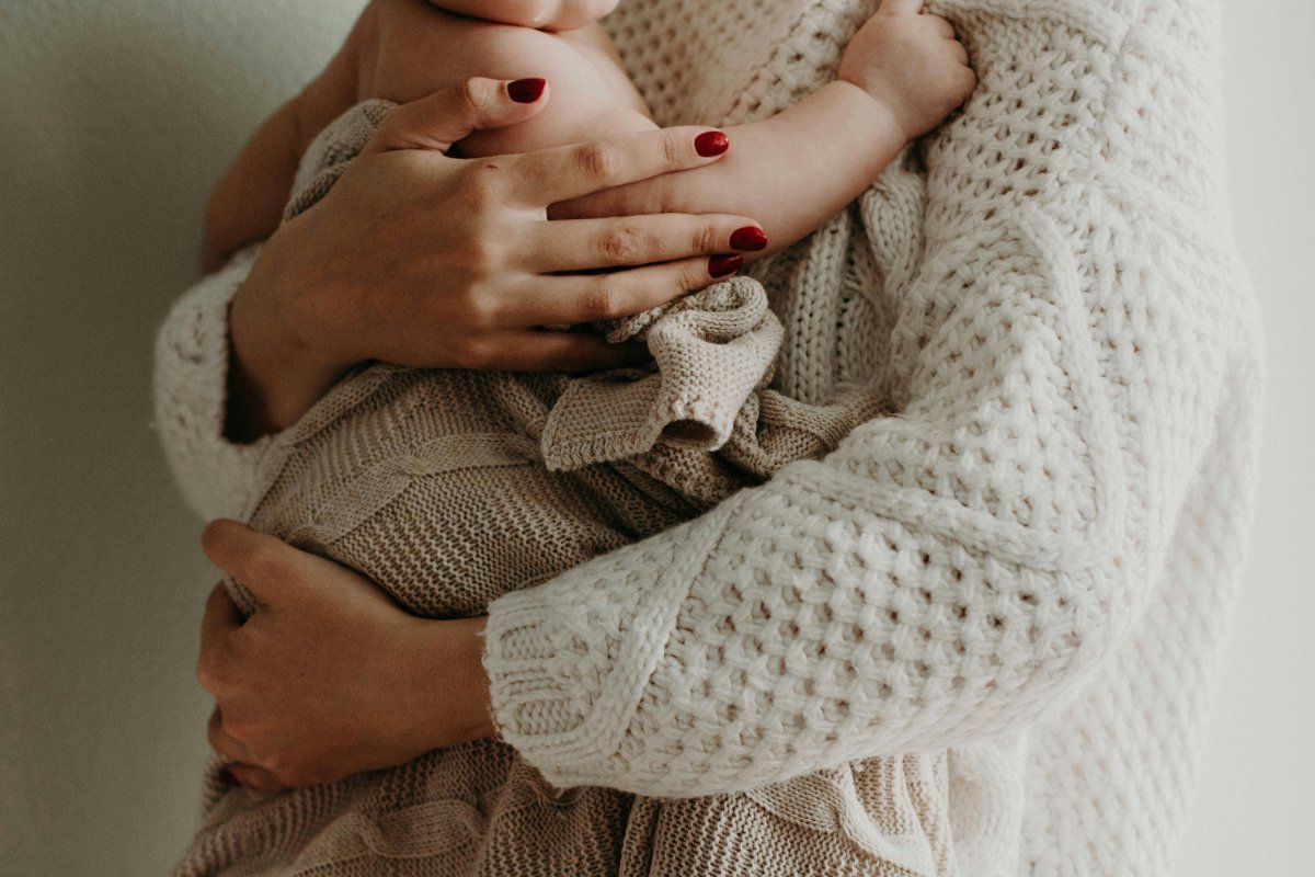 Mulheres devem ser principais cuidadoras de filhos recém-nascidos para 69%, diz Datafolha