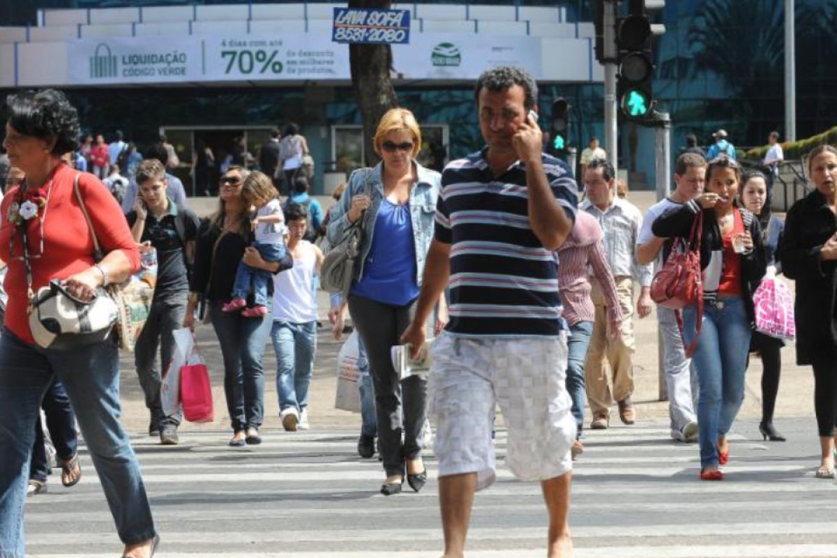 Para 76% dos brasileiros, licença-paternidade deveria ser maior, diz Datafolha