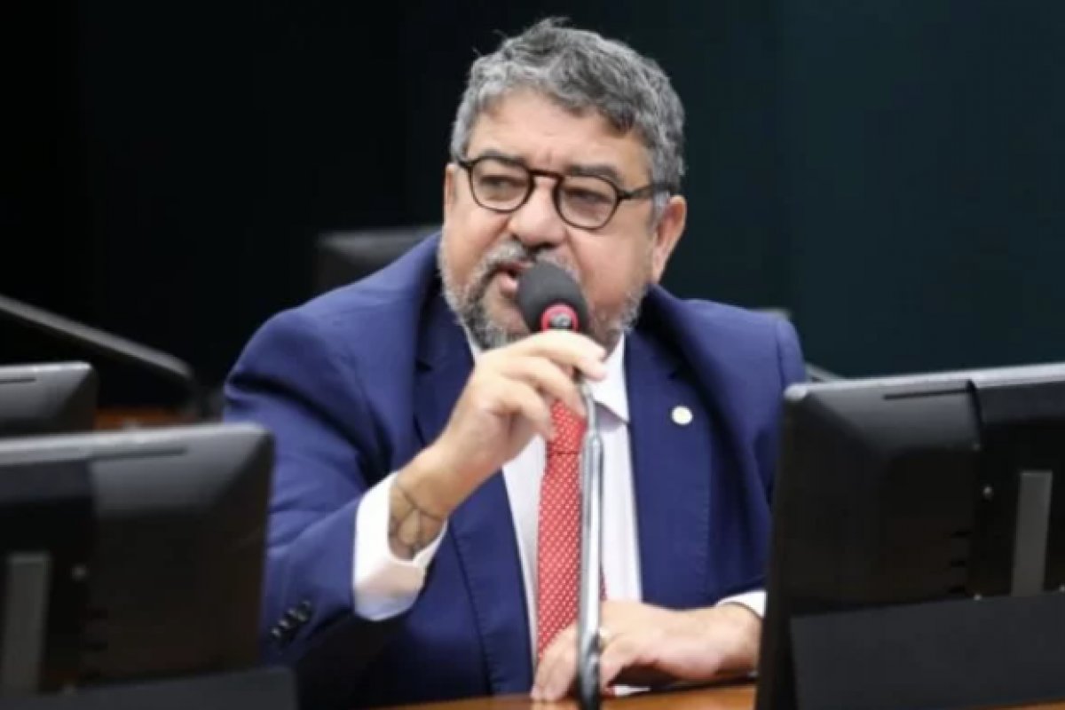 PGR solicita investigação de deputado que agrediu colega durante promulgação da reforma tributária