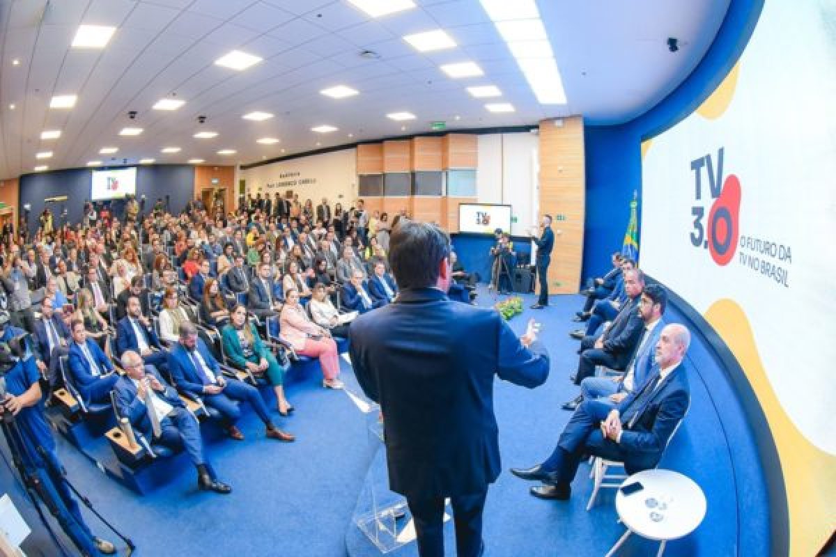 Governo analisa linha de crédito para implantação de TV 3.0