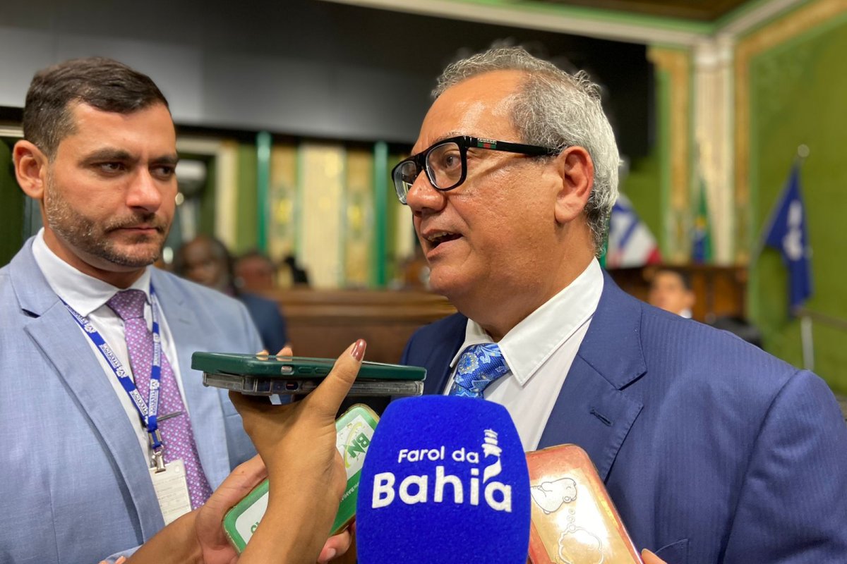 'Avalio positivamente', declara Carlos Muniz sobre decisão de reajuste salarial para servidores