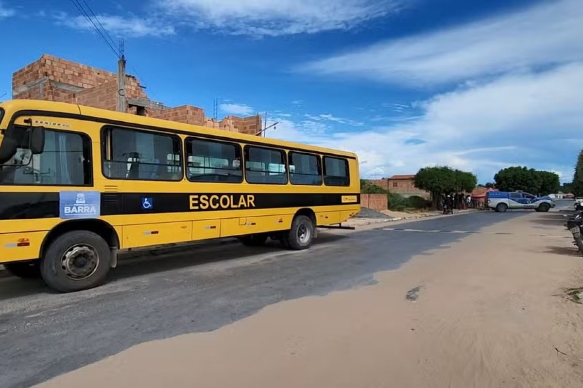 Menina de 6 anos morre depois de ser atropelada por ônibus escolar no oeste da Bahia