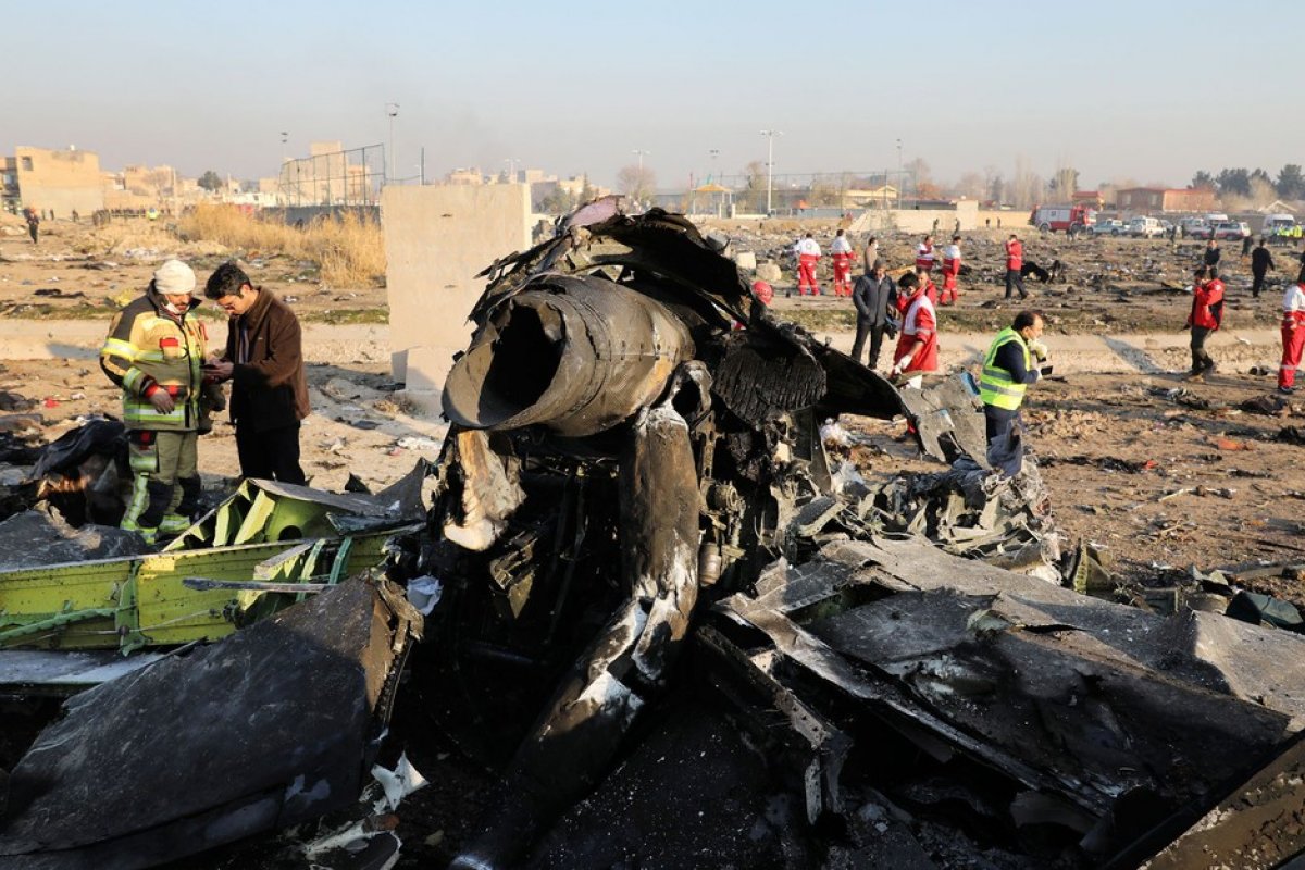 Novo vídeo mostra que dois mísseis derrubaram avião ucraniano no Irã