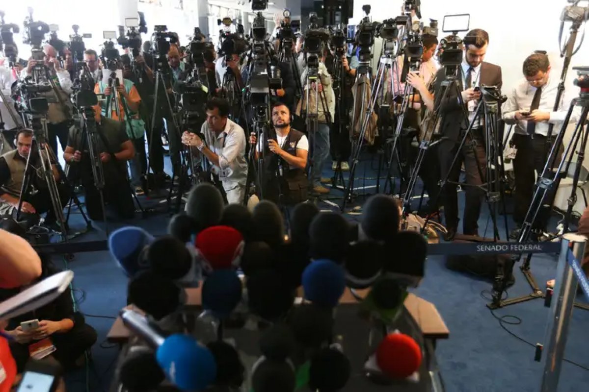 Brasil registrou mais de cem violações às liberdades e de expressão em 2023, aponta Abert