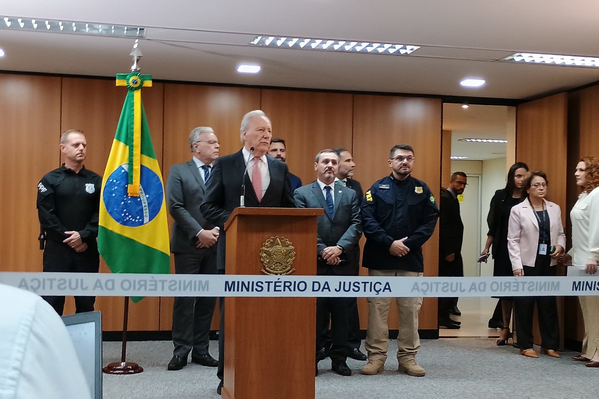 Vídeo: "detentos voltarão para Mossoró", diz Lewandowski