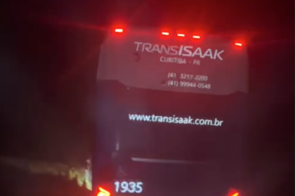 34 pessoas são feitas reféns durante assalto a ônibus no Paraná