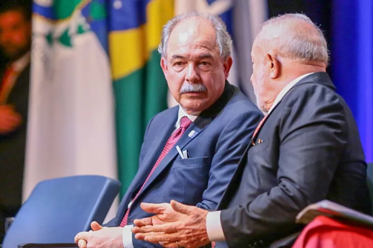 Presidente do BNDES é colocado em alerta sobre eventual possibilidade de assumir comando da Petrobras