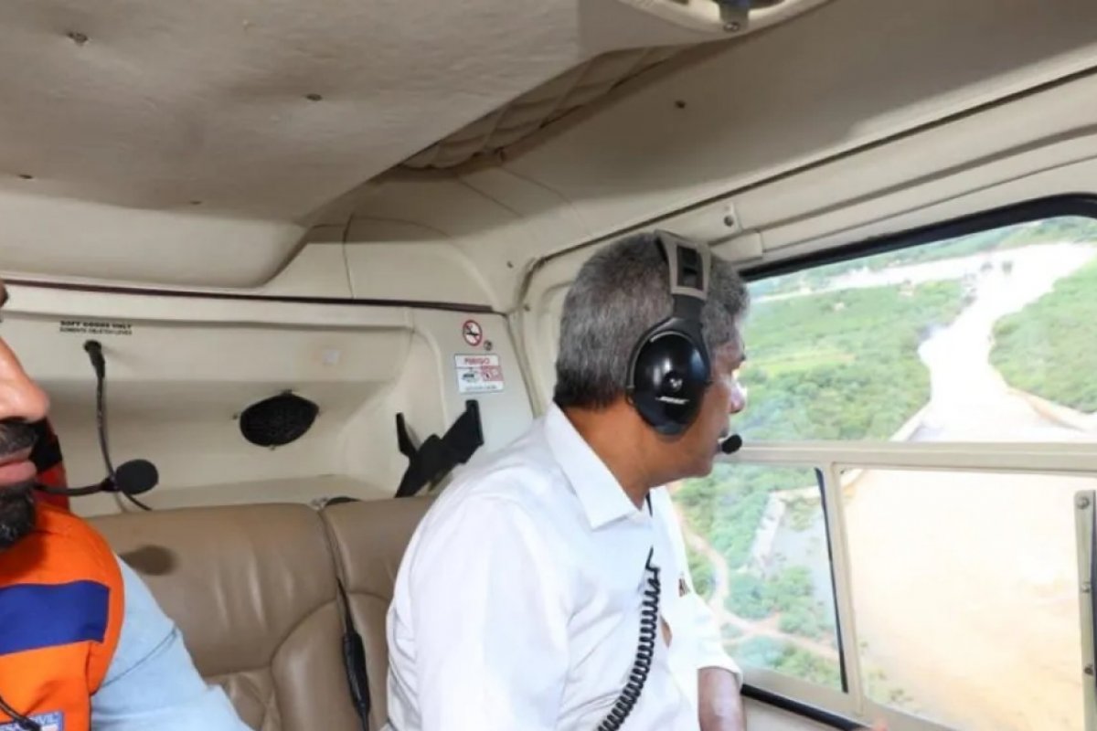 Jerônimo Rodrigues sobrevoa municípios de Canudos e Jeremoabo após fortes chuvas