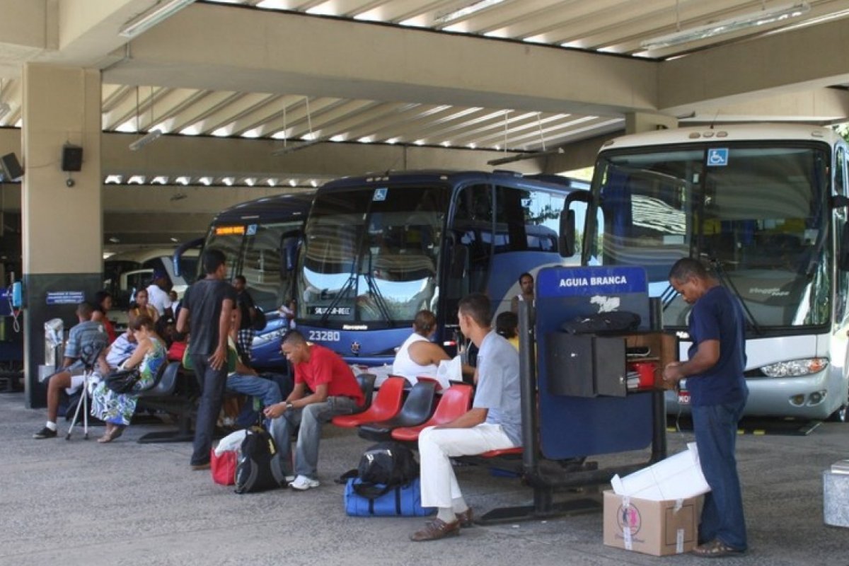 Greve geral: ônibus começam a circular na rodoviária de Salvador