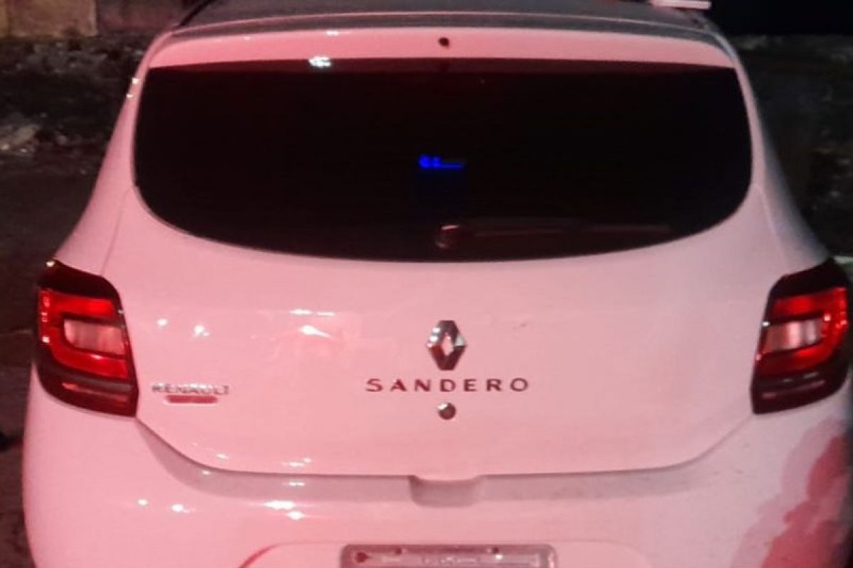 Veículo roubado é recuperado pela PM na Calçada