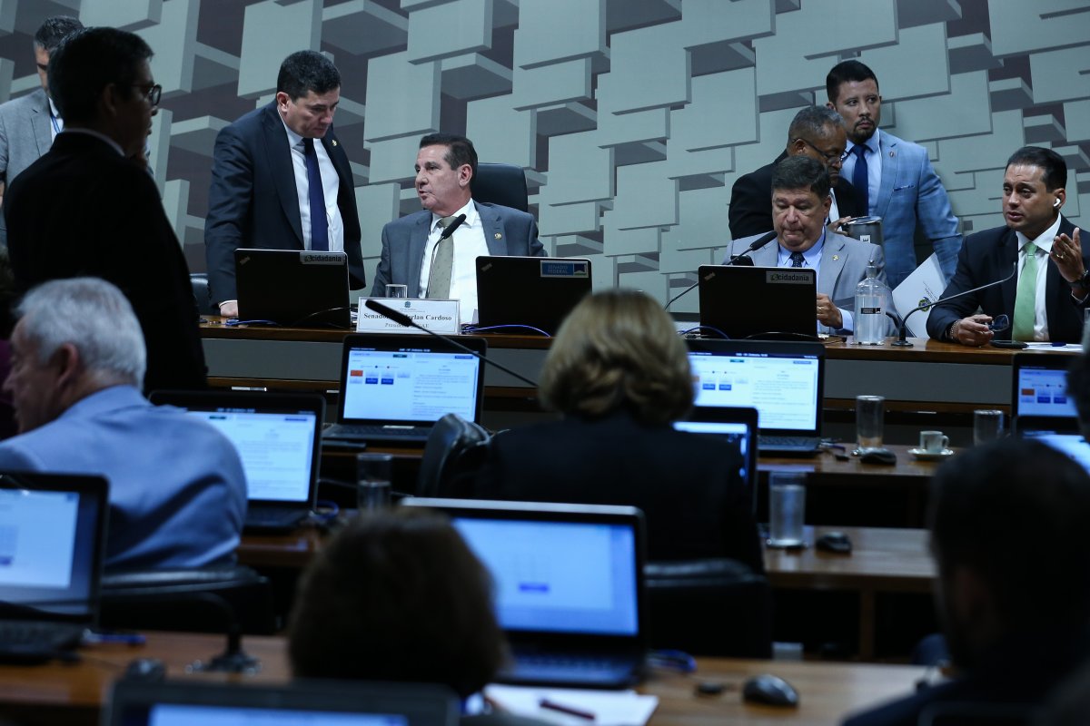 Isenção do imposto de renda para até dois salários mínimos é aprovada no Senado