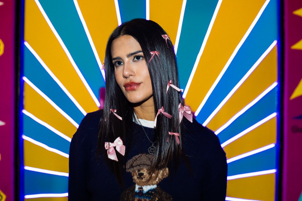 Anttónia explora sentimentos conflitantes em “Canção de Amor”!