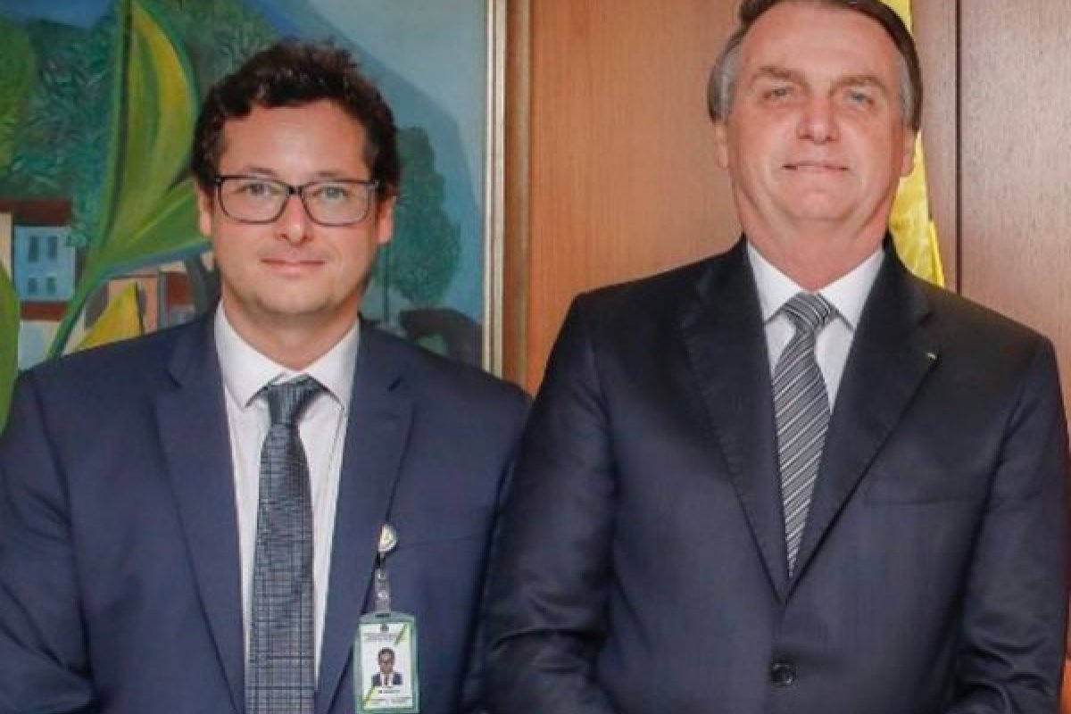 Chefe da Secom da Presidência recebe dinheiro de emissoras contratadas pelo governo, diz jornal