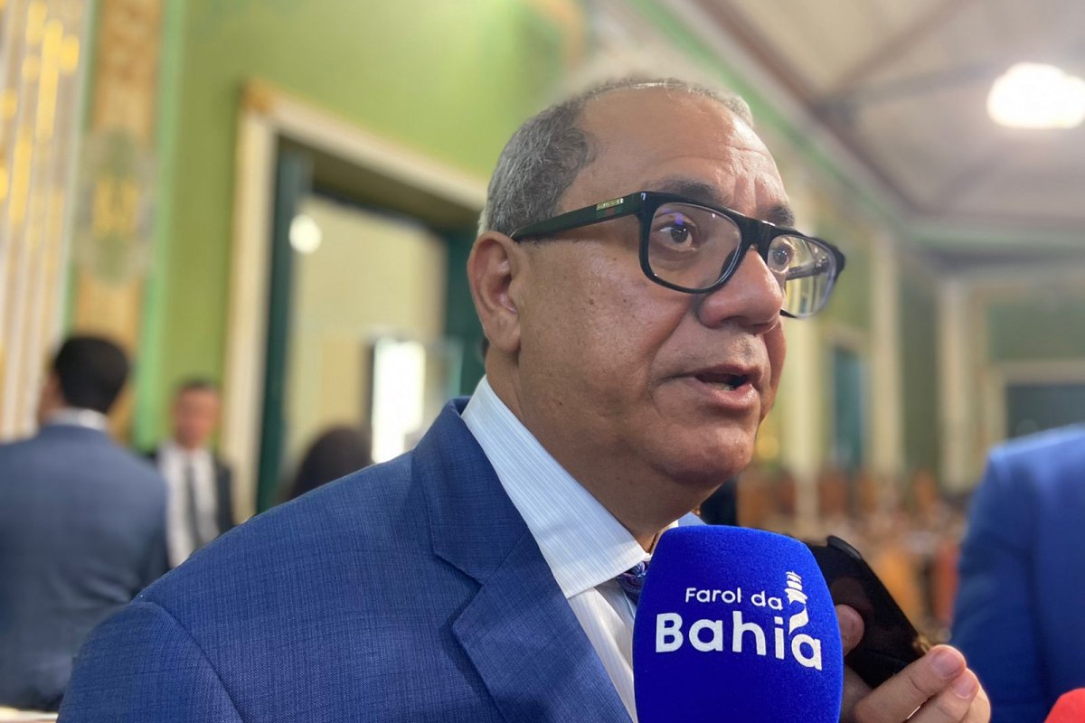 Vídeo: Carlos Muniz crítica baixo quórum na Câmara em dia de votação: ‘sabem o horário’