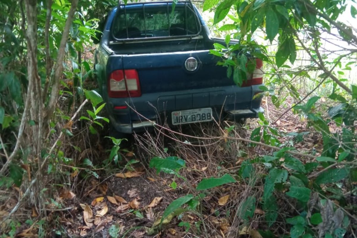 Caminhão roubado em Poções é recuperado na cidade de Iguaí
