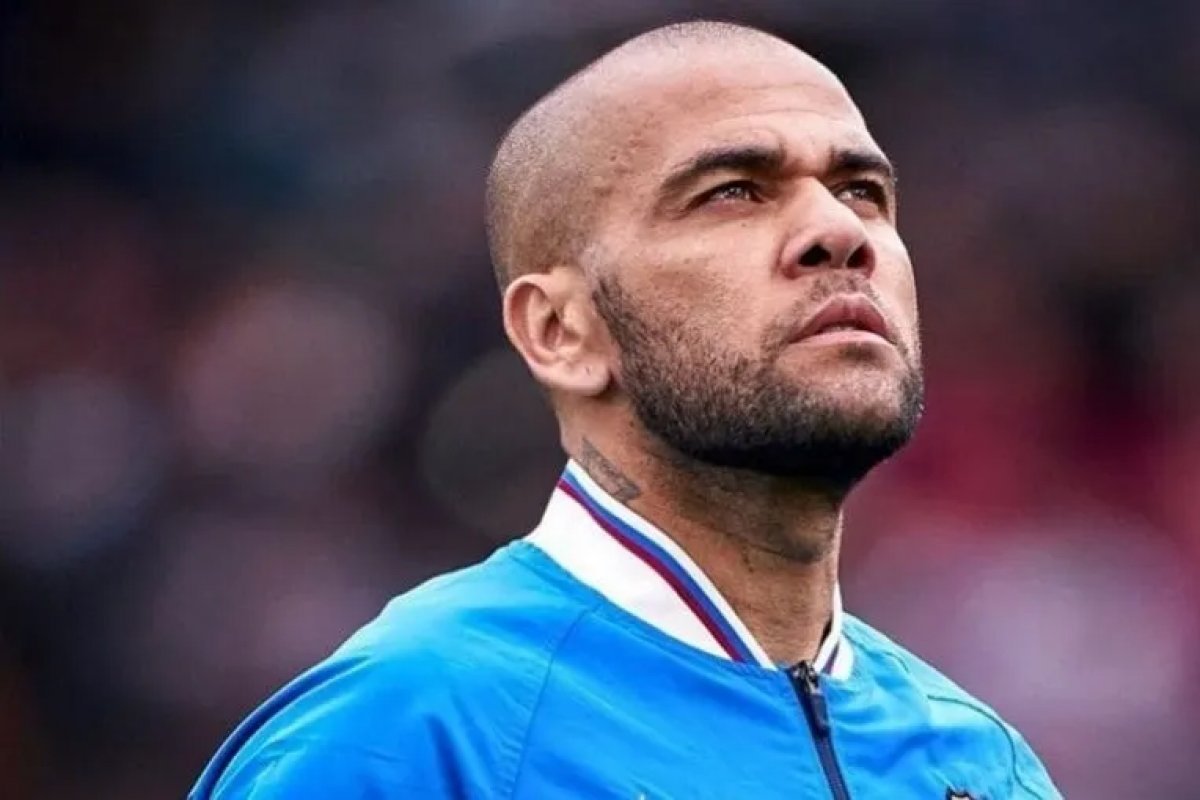 Daniel Alves devolve à família de Neymar dinheiro usado para diminuir pena