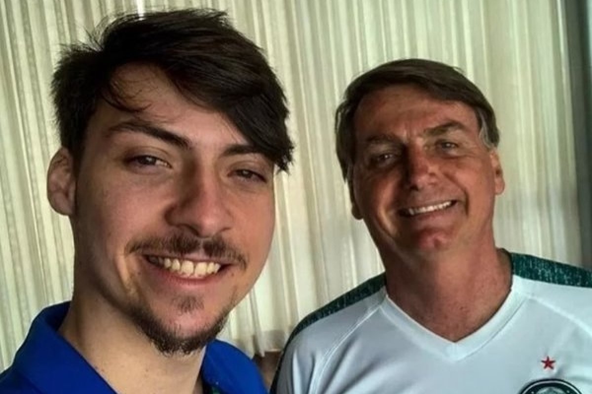 Bolsonaro vai quitar dívida de R$ 360 mil de filho com o Santander