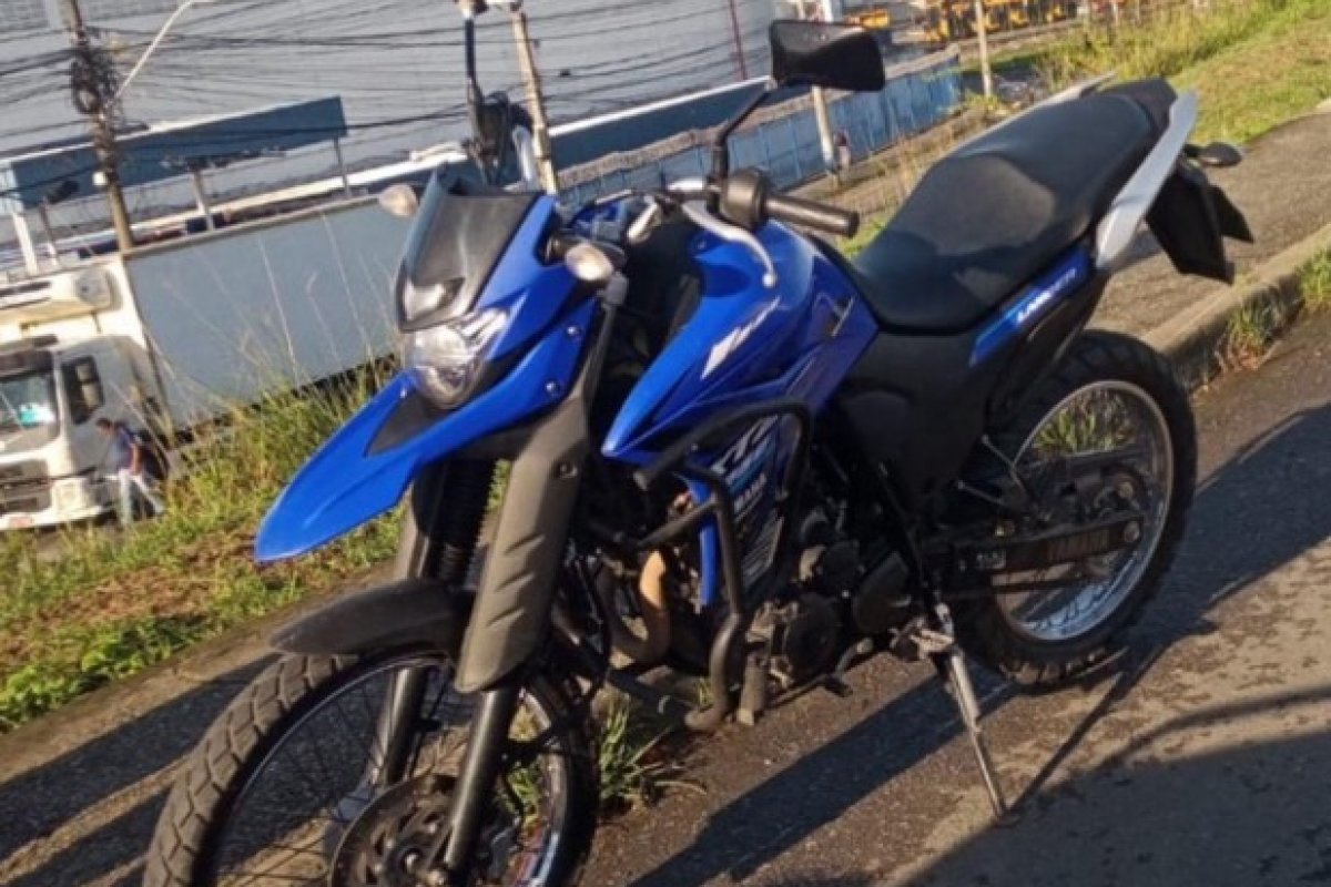 Salvador: polícia militar recupera motocicleta roubada em Pirajá