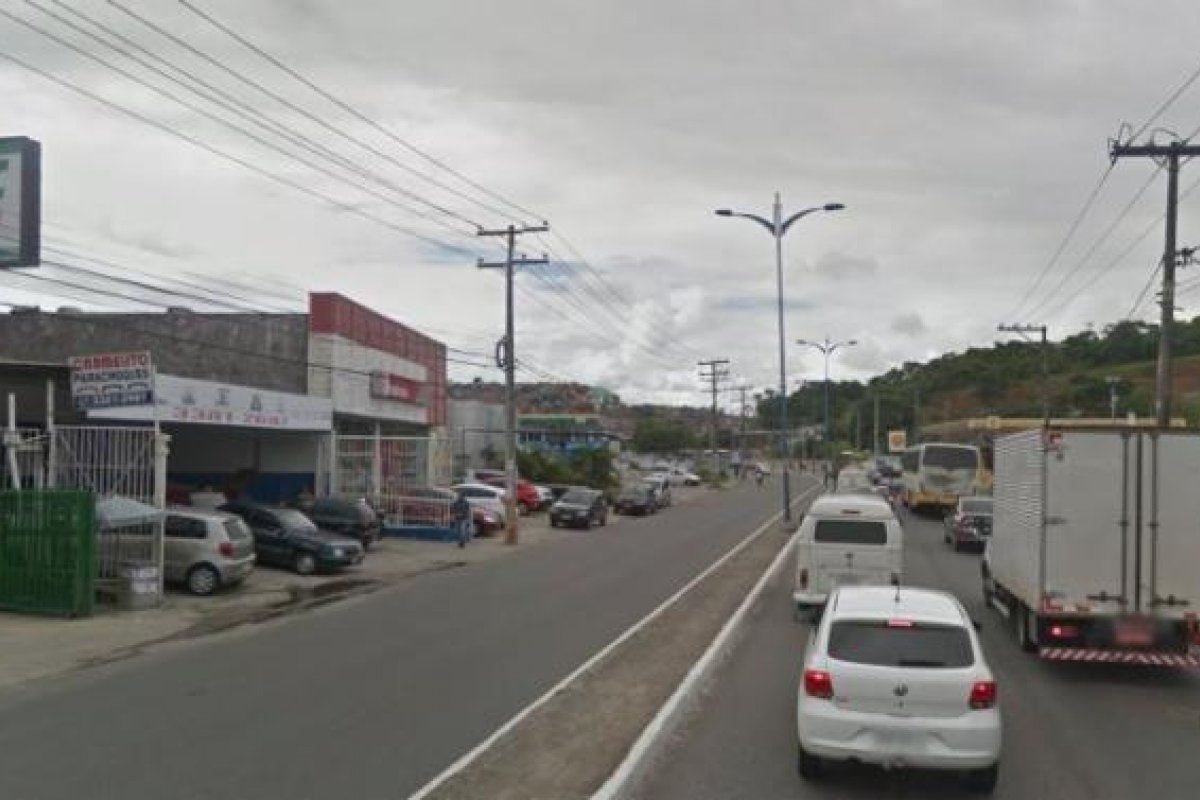 Corpo é encontrado em córrego na Avenida Barros Reis, em Salvador