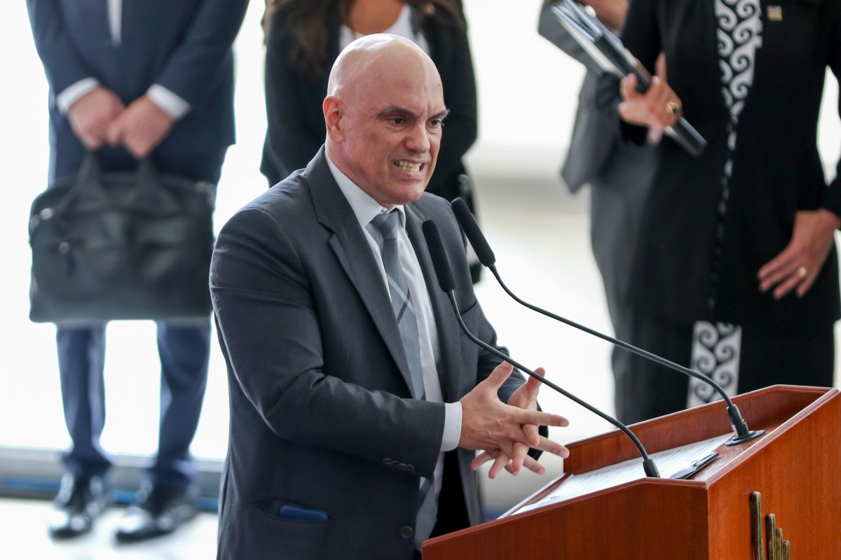 Moraes cita big techs ao defender tese na USP e diz não haver vida inteligente que sustente rede social