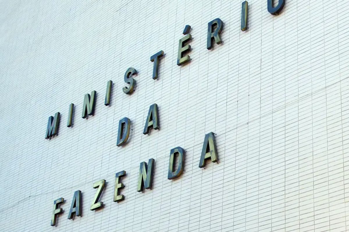 Mercado aponta déficit primário e dívida bruta menores em 2024 e 2025, mostra relatório Prisma Fiscal