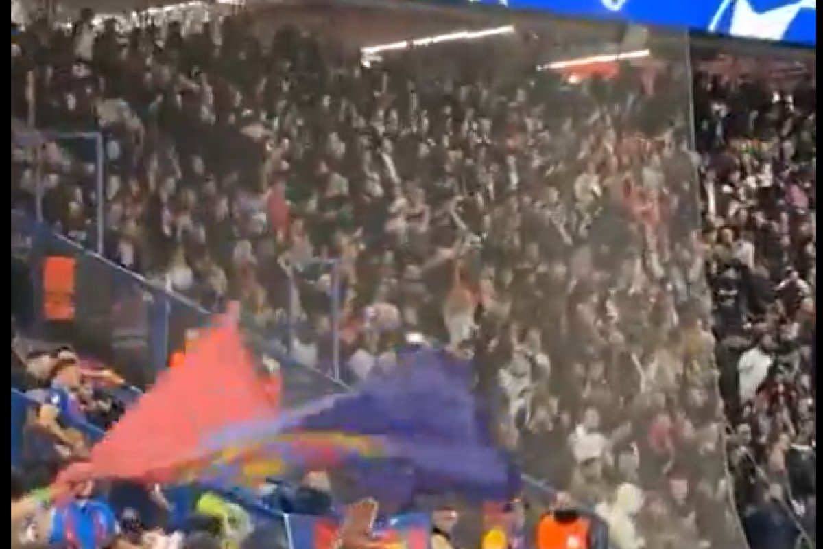 UEFA investiga Barcelona por comportamento racista de torcedores