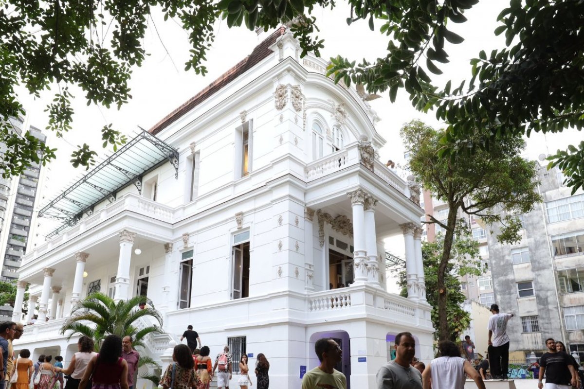 MAC Bahia tem programação com aulas de circo e yoga neste domingo (14)