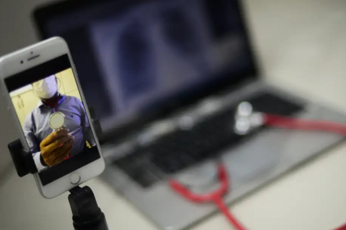 Atendimentos por telemedicina no país crescem 172% em 2023 após lei que regulamenta saúde digital