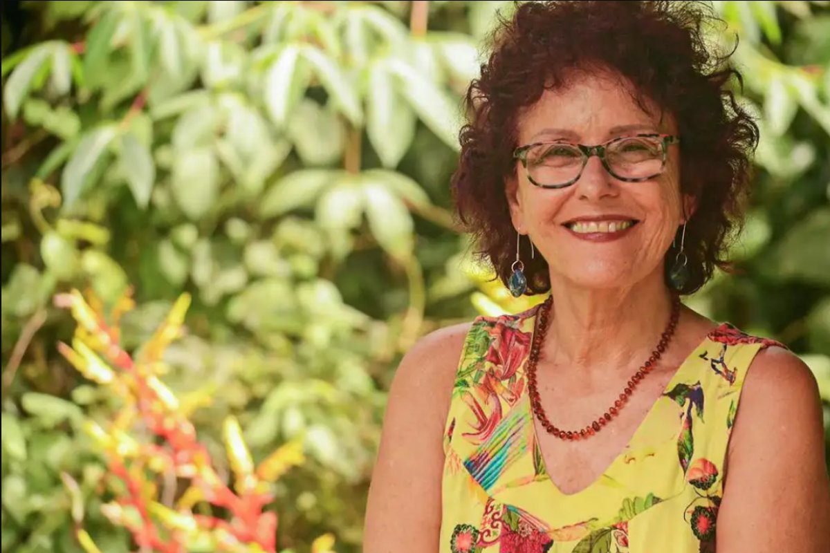 Escritora faz primeiro post após ataque de pitbulls e diz que está bem