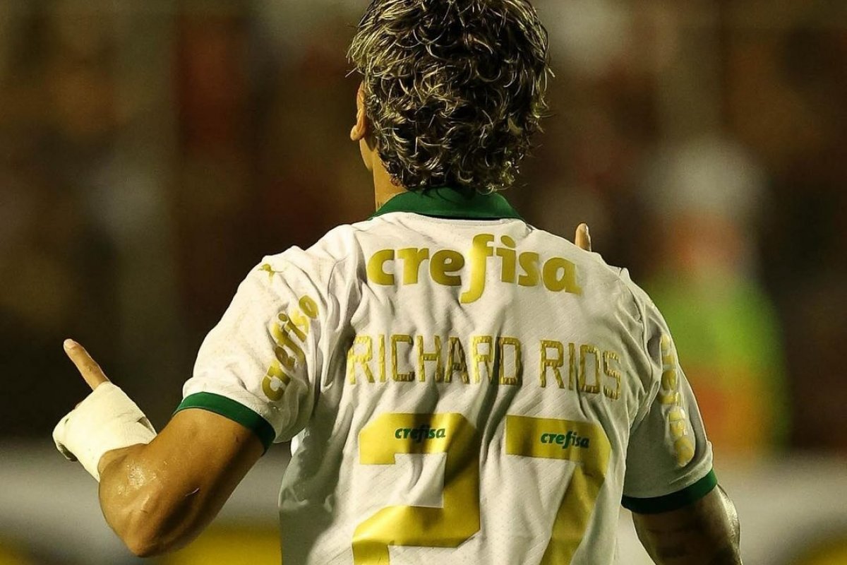 Vitória estreia no Brasileirão com derrota para o Palmeiras