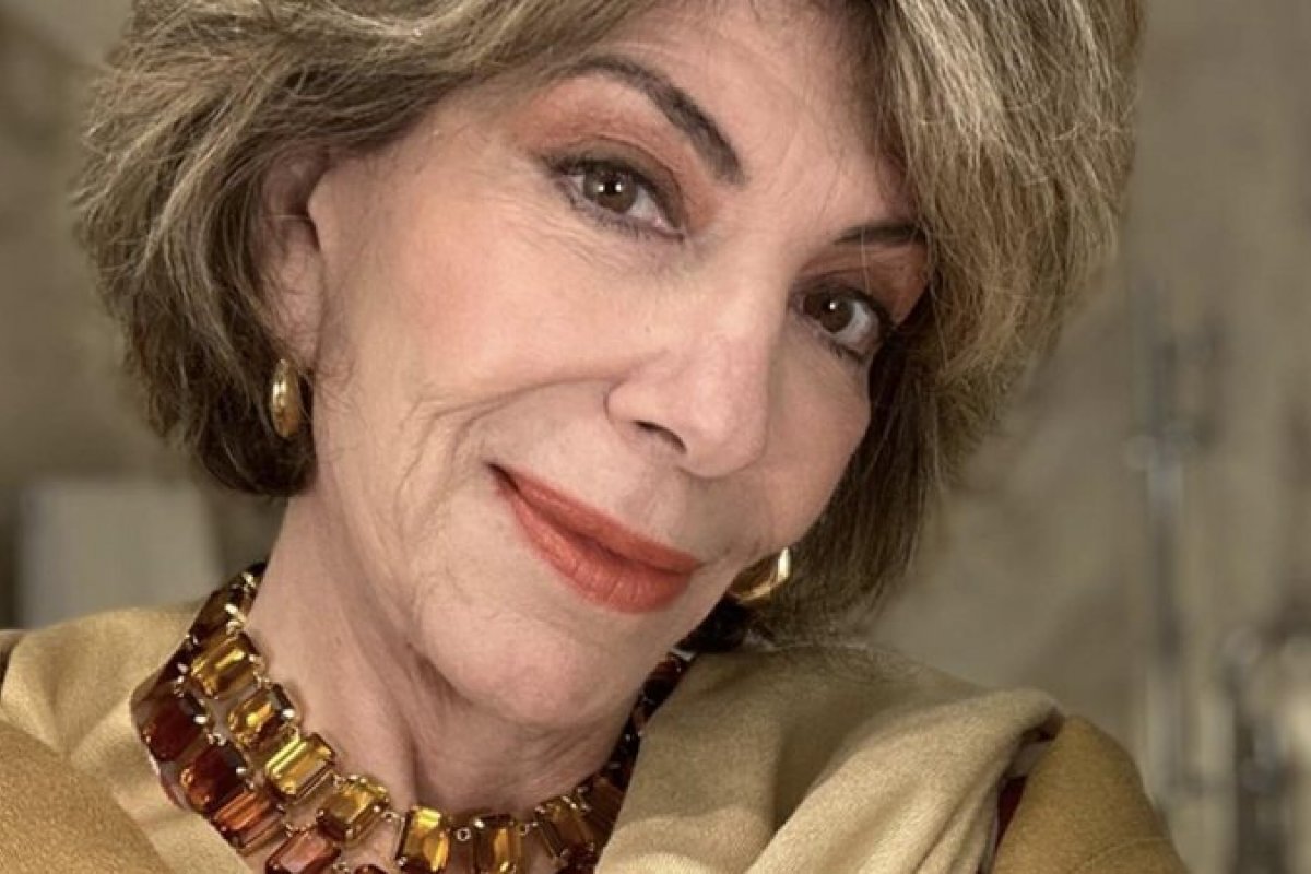  Com a  mão ensanguentada , Silvia Poppovic revela que foi vítima de assalto: ‘Me deram uma chave de pescoço’ 