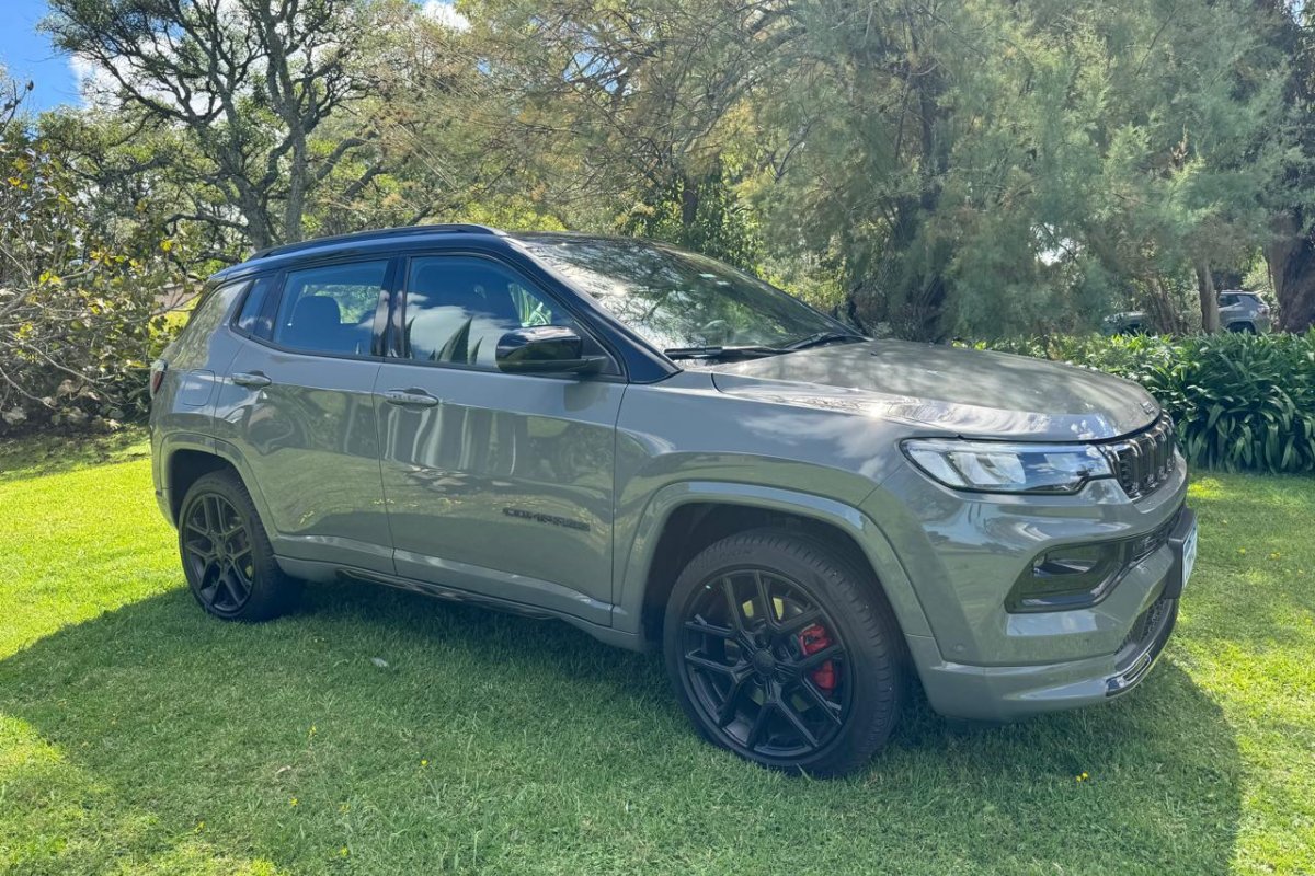 Jeep Compass 2025 ganha 2 novas versões com motor de 272cv da Rampage