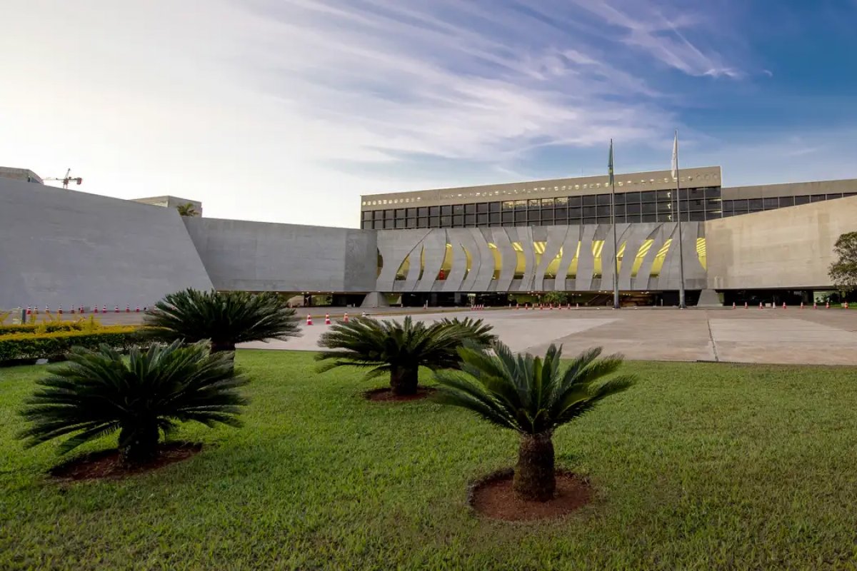 STJ reforma decisão que não admitiu ação autônoma de honorários em caso de omissão