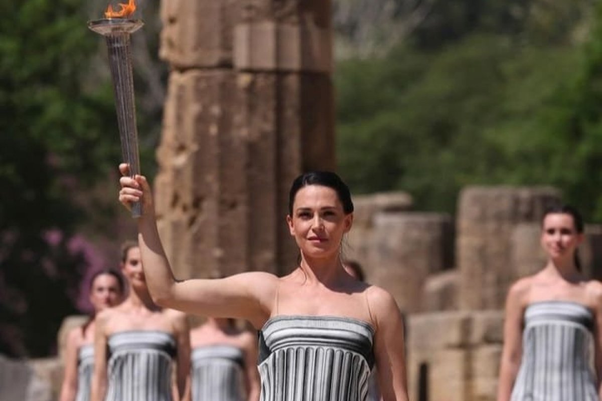 Olimpíadas Paris 2024: Chama olímpica é acesa na Grécia e abre revezamento da tocha