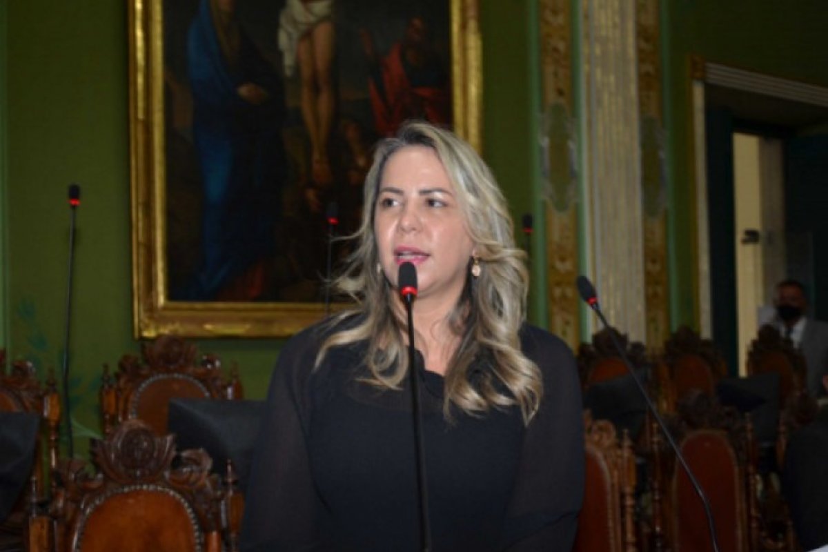 Débora Santana assume liderança da bancada do PDT na Câmara de Salvador