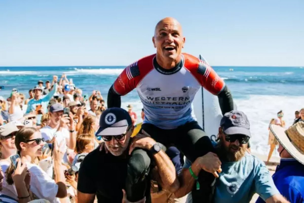 Kelly Slater anuncia aposentadoria aos 52 anos