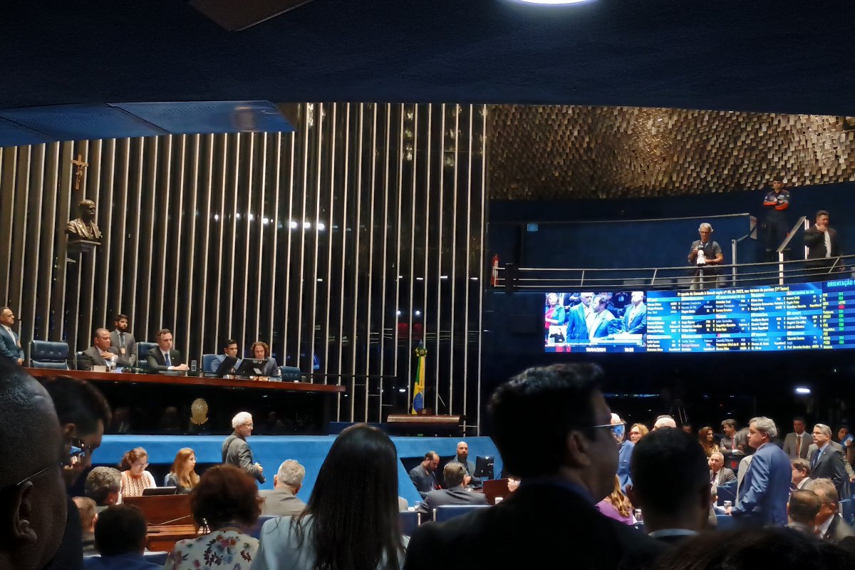 Vídeo: Senado aprova PEC das drogas em votação no primeiro turno