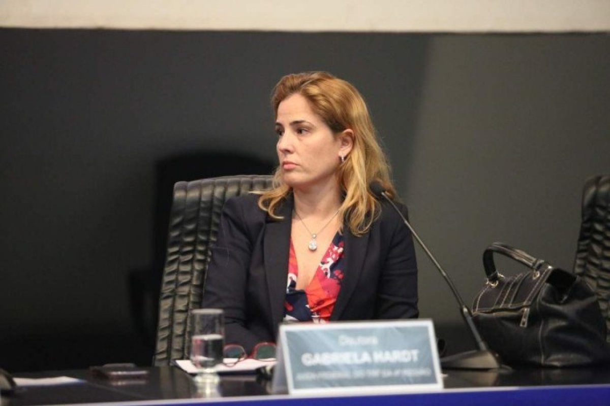CNJ forma maioria para revogar afastamento da juíza Gabriela Hardt, ex-Lava Jato