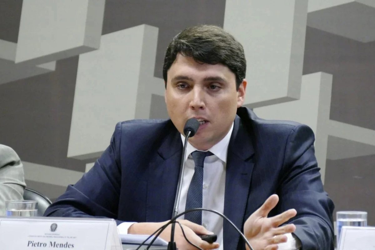 Tribunal derruba liminar e reconduz presidente do conselho de administração da Petrobras