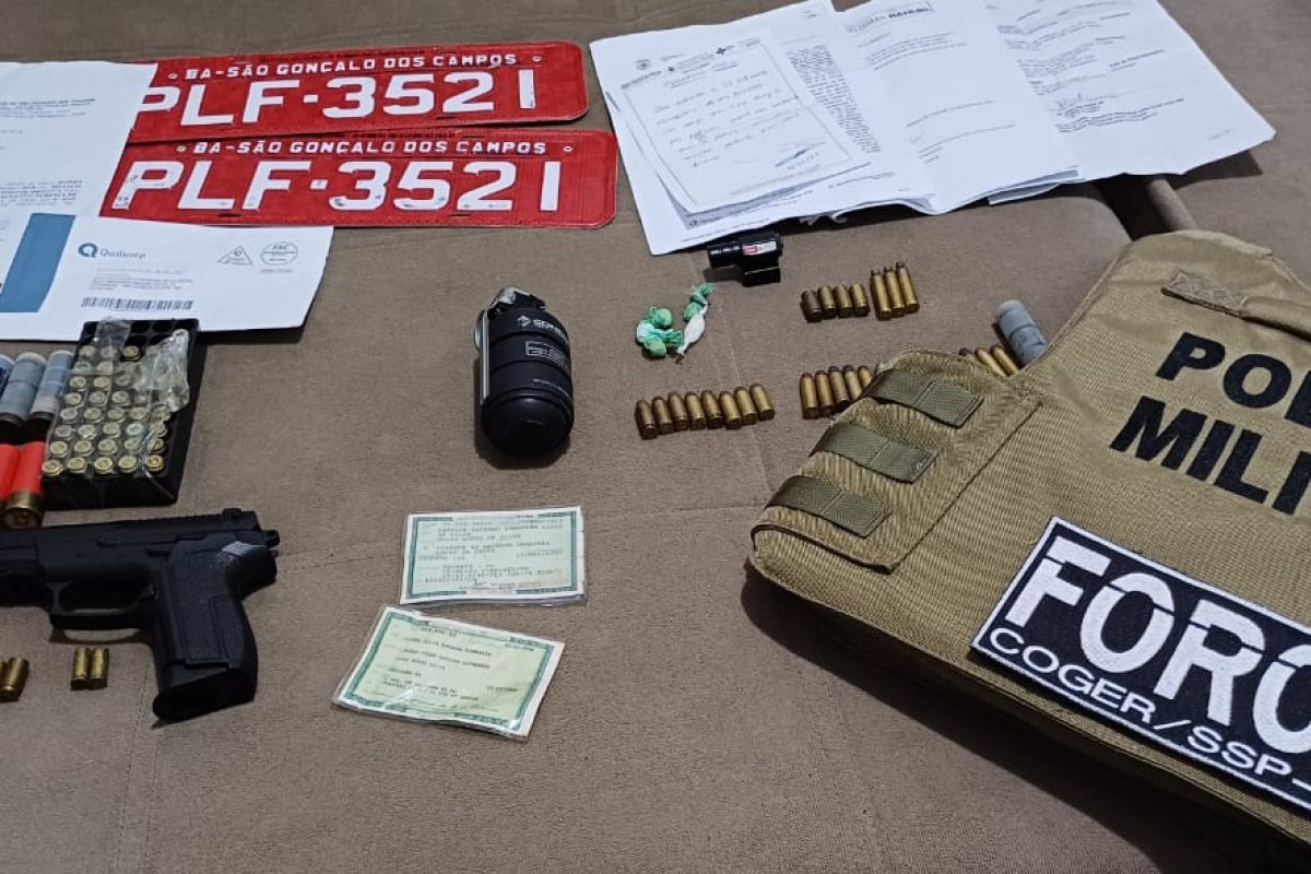 Três policiais são detidos acusados de participação em grupo de extermínio