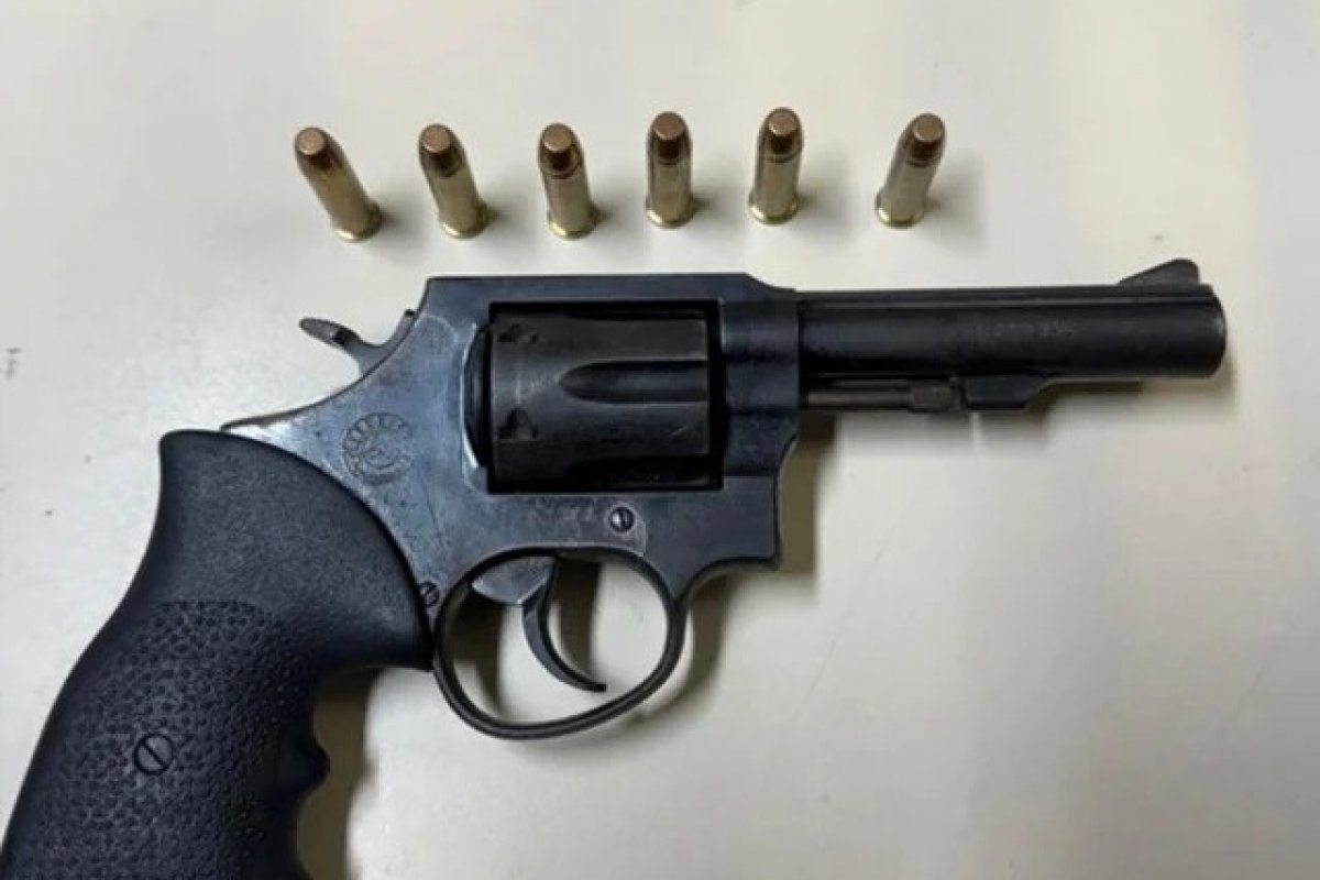 Dois homens armados são presos no bairro Tomba, em Feira de Santana