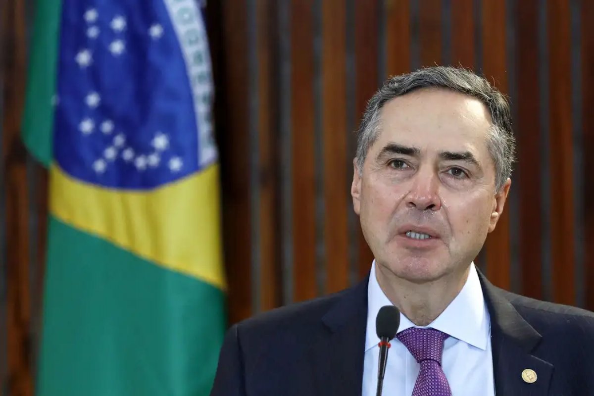 Barroso critica decisão de afastamento de magistrados da Lava Jato