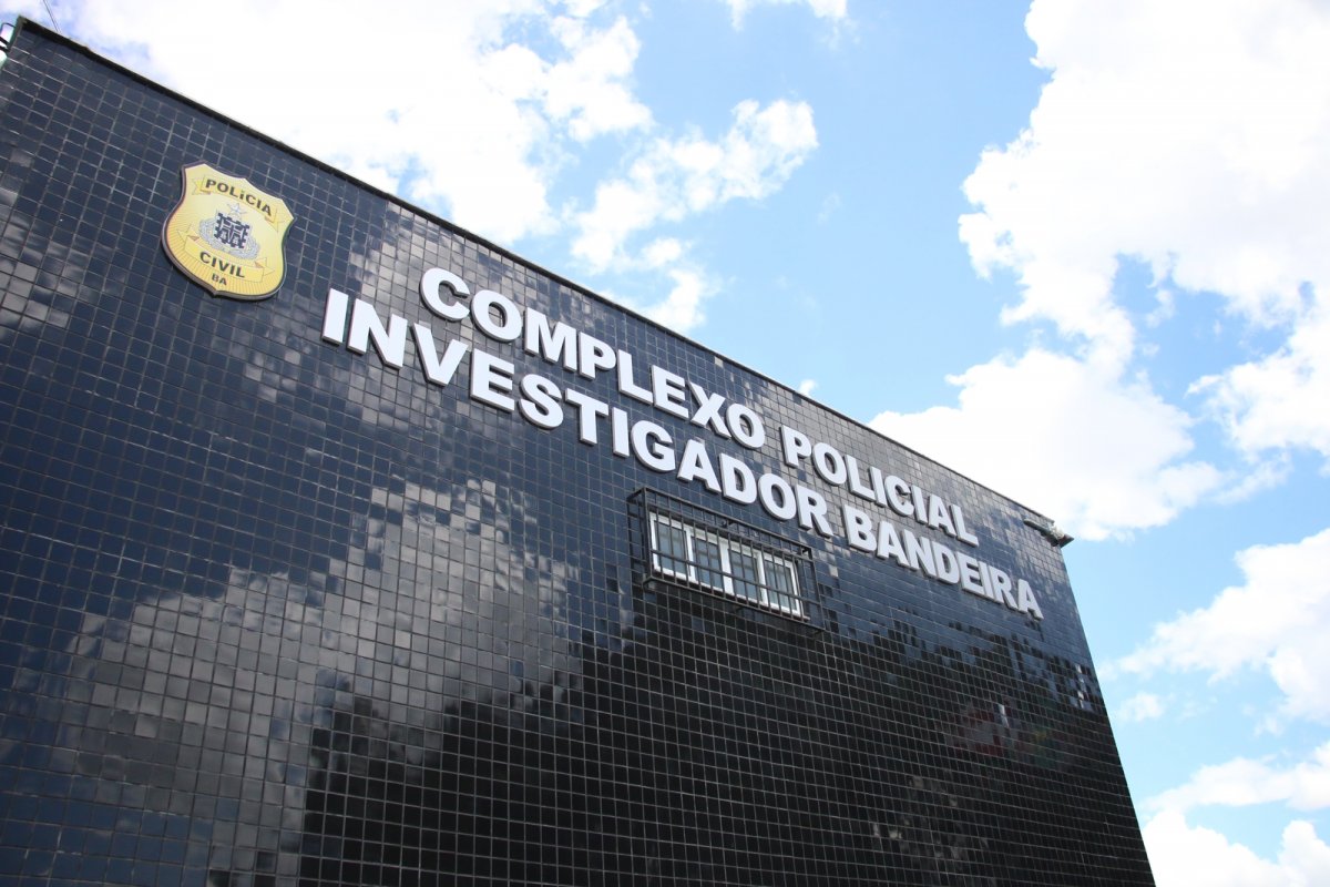 Dois mil pares de calçados falsificados são apreendidos em Feira de Santana